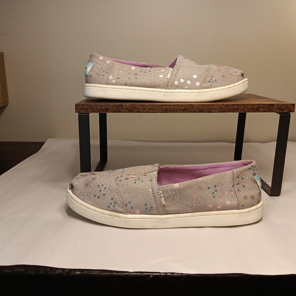 TOMS Alpargata Slip On Youth Size 4.5 Grey Metallic Polka Dot Excellent Canvas - Picture 2 of 8
